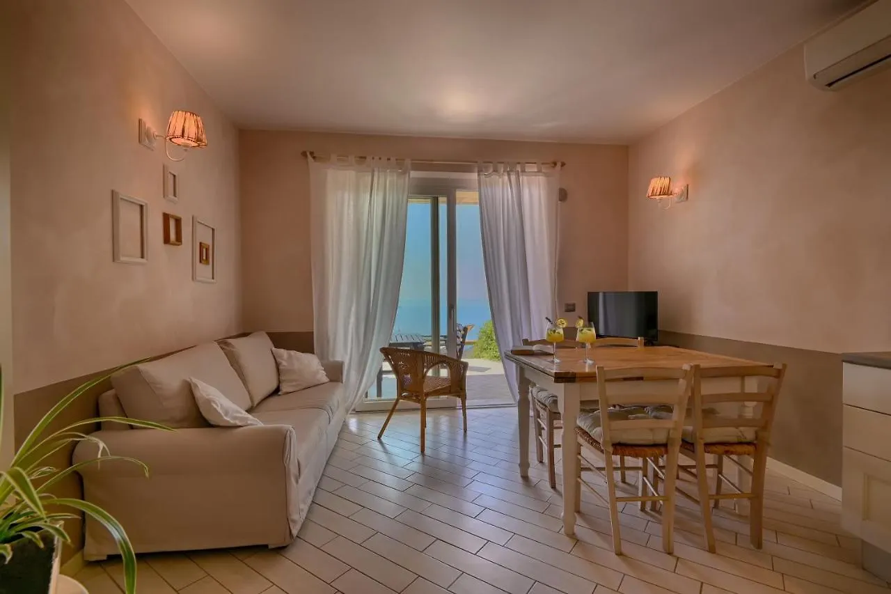 Bnb Borgo Le Vigne - L'Uva Rara Only Adults Tignale Italien
